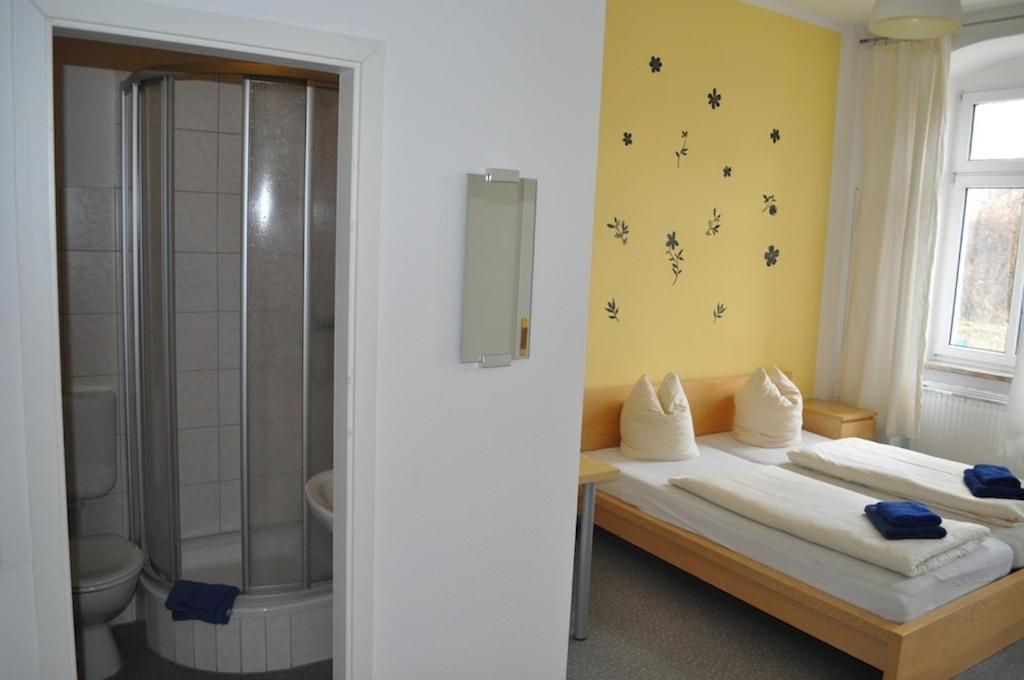 A Bed Privatzimmer Dresden - Nichtraucherpension Pokoj fotografie